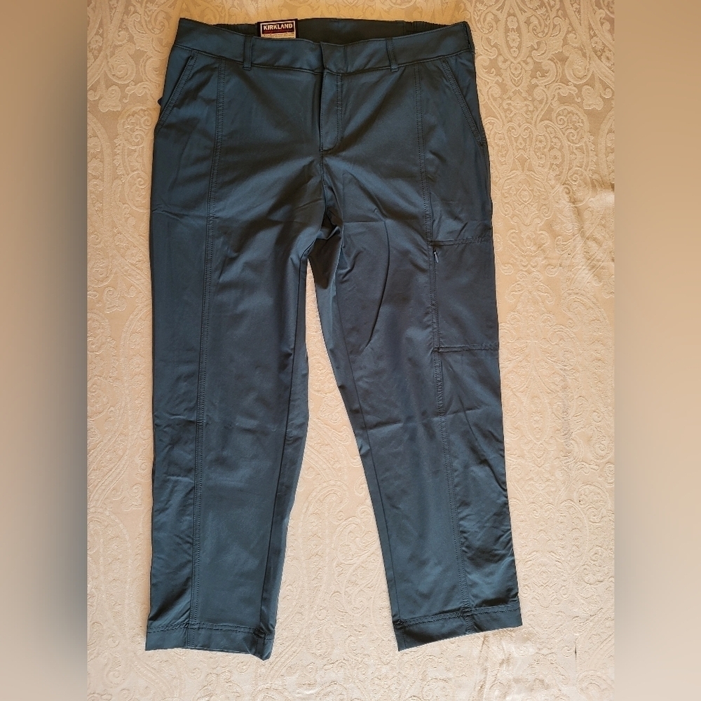 Kirkland Signature Black Ankle Capris Travel Pants, Size 8, NWT